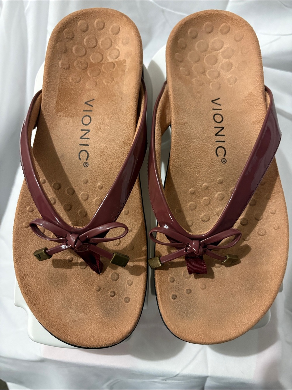 Vionic Women’s Patent Bow Flip Flop Sandals in Burgundy